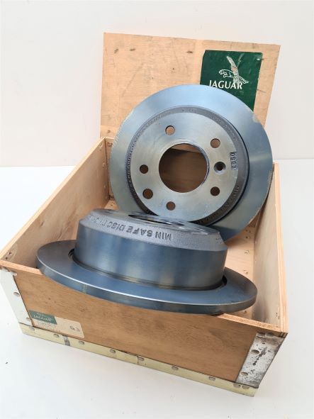 Jaguar Land Rover Part JLM1450