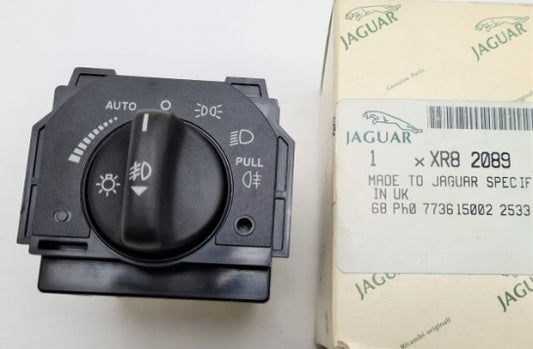 Jaguar Land Rover Part XR82089